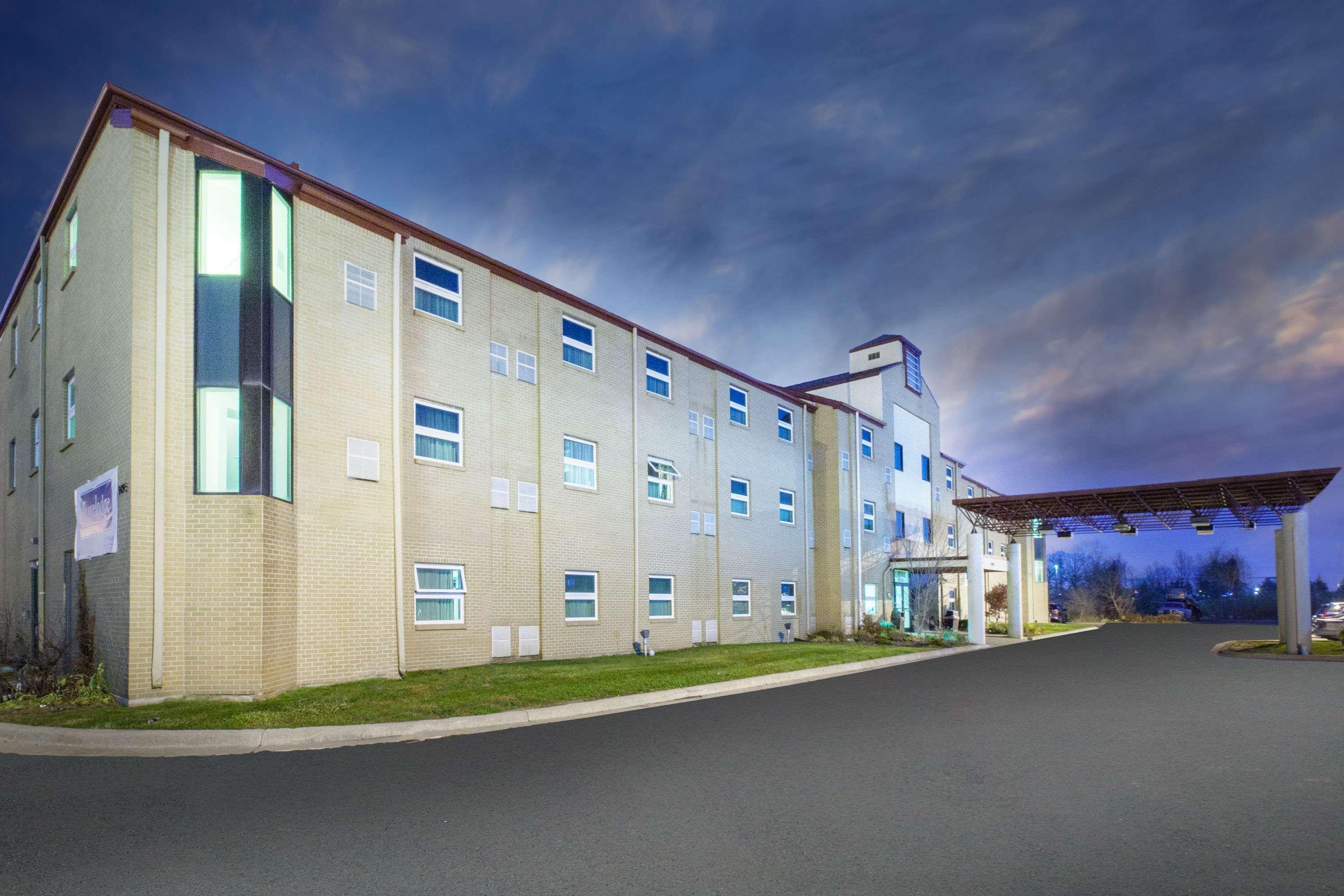 Travelodge By Wyndham Romulus Detroit Airport Exterior photo